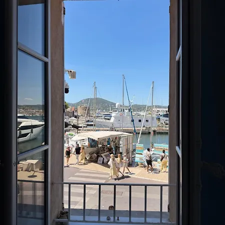 Sur Le Port Apartmán