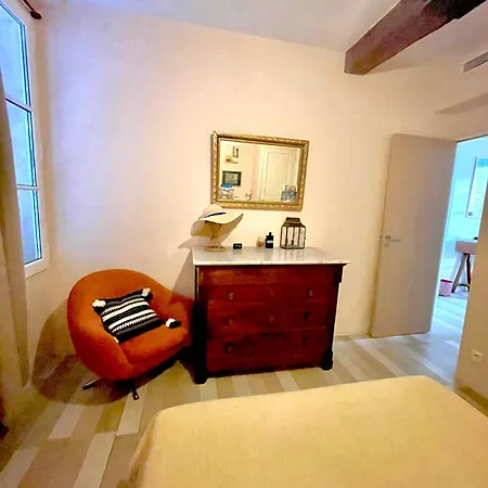 Sur Le Port Apartment *